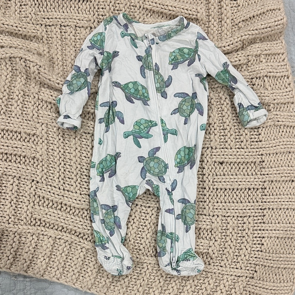 Caden Lane Green Turtle Print Footie
